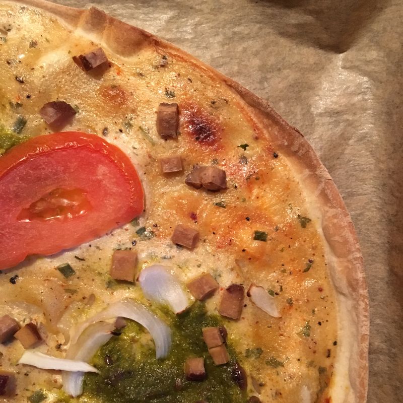 tarte flambée with tofu, tomato and pesto